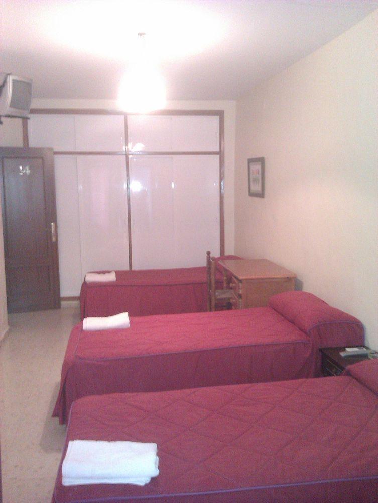 Pension El Cesar Cáceres Exterior photo