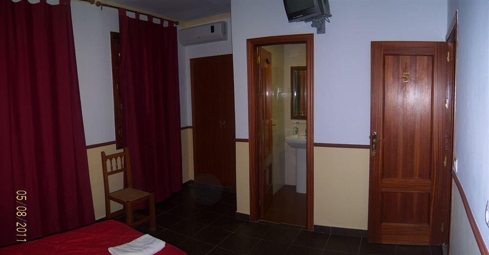 Pension El Cesar Cáceres Exterior photo
