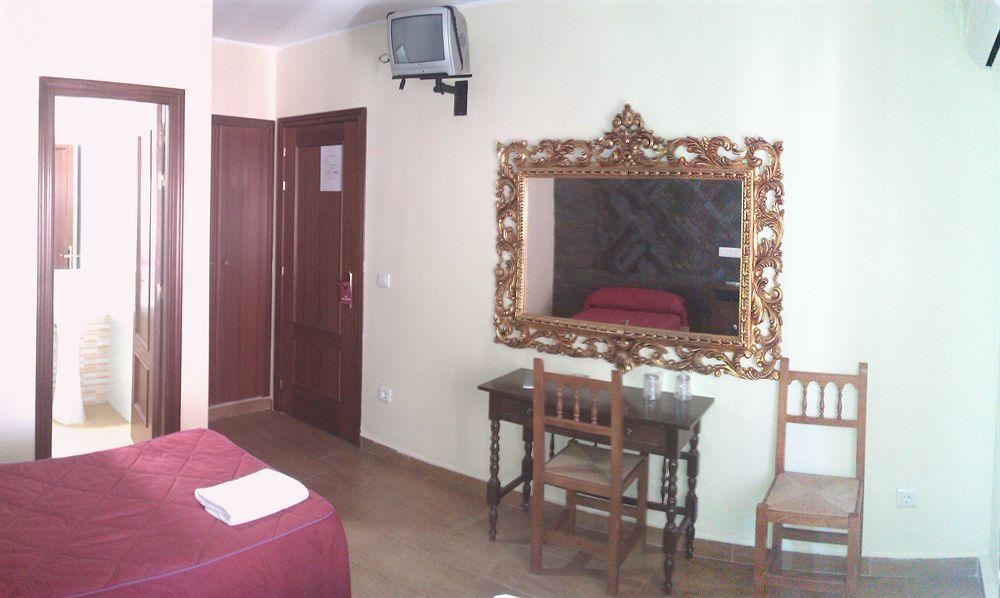 Pension El Cesar Cáceres Exterior photo